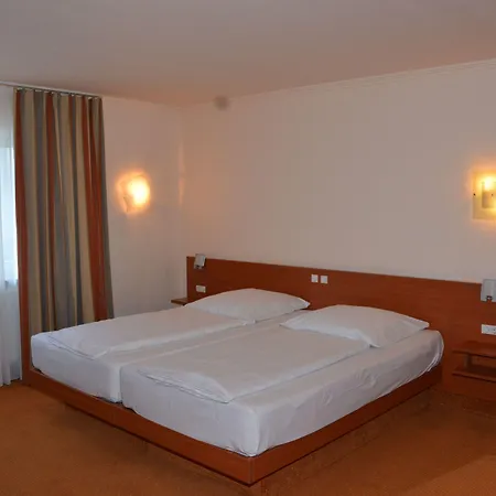 Falk Hotel